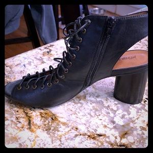 Sandal shoe, never worn